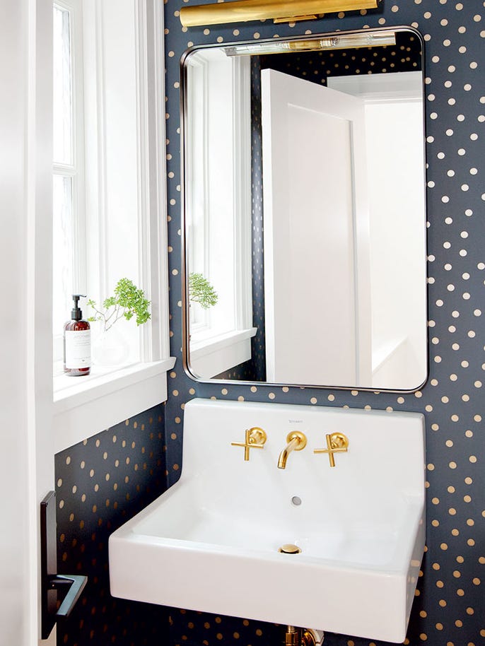 Bathroom, Room, Property, Tile, Bathroom cabinet, Mirror, Bathroom accessory, Interior design, Plumbing fixture, Floor, 