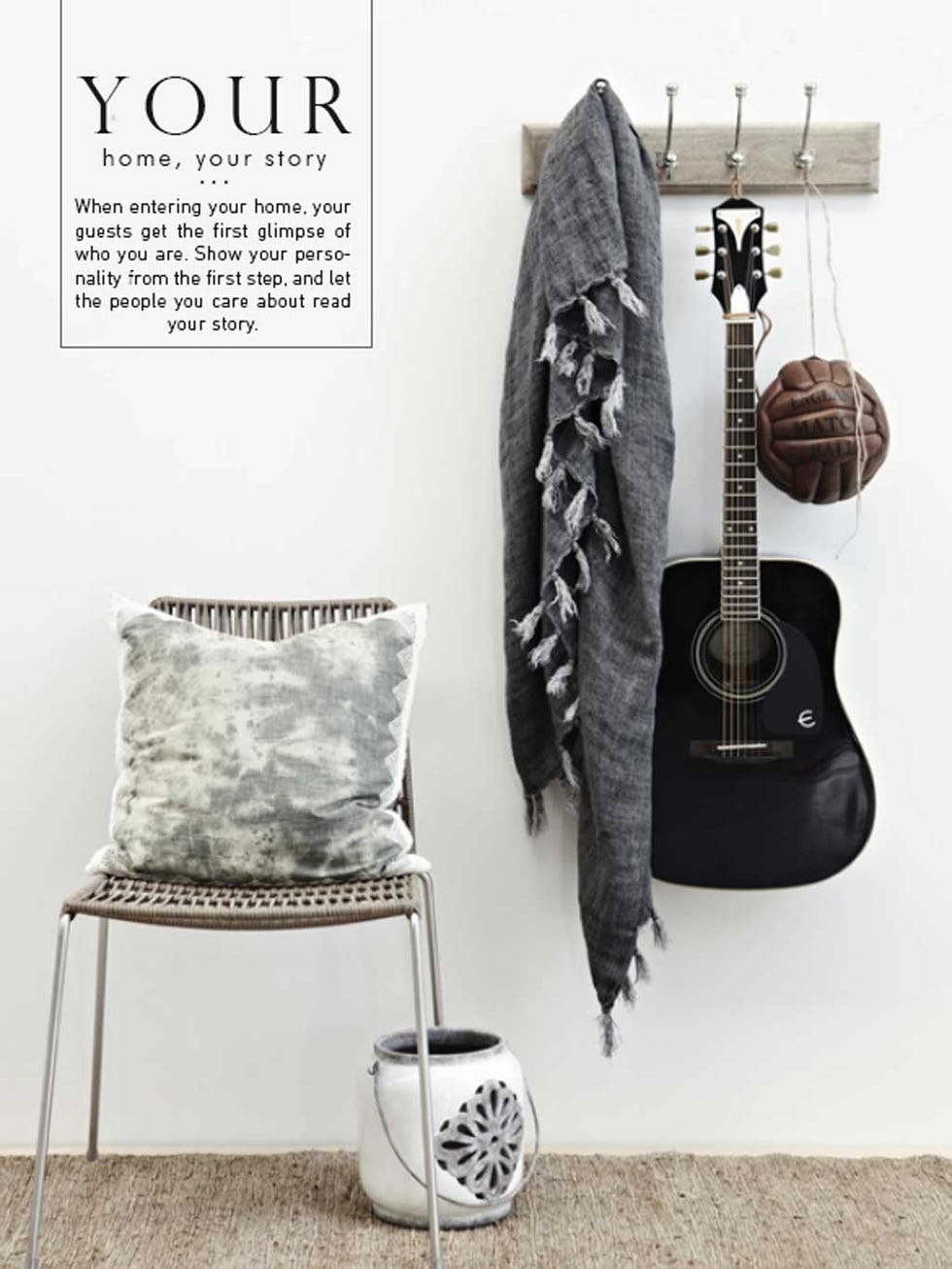Musical instrument, String instrument, Plucked string instruments, Musical instrument accessory, String instrument, Guitar, String instrument accessory, Folk instrument, Boot, Guitar accessory, 