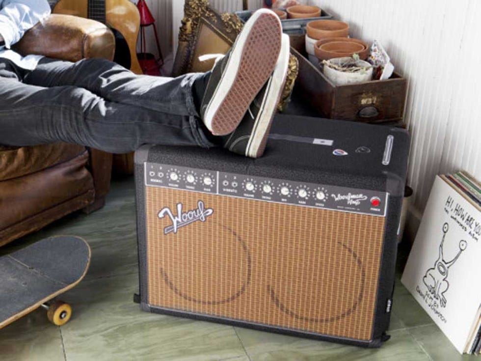 Guitar amplifier, Comfort, Box, Couch, Radio, Basket, Skateboard, Loudspeaker, Skateboarding Equipment, Wicker, 