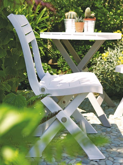 Furniture, Garden, Outdoor table, Outdoor furniture, Shrub, Armrest, Plastic, Flowerpot, 