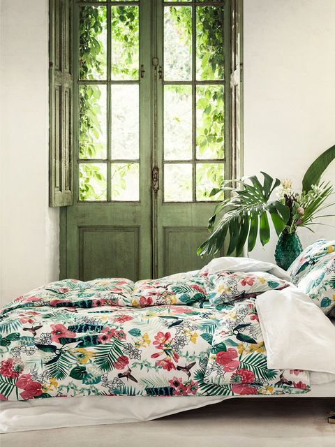 Green, Room, Textile, Interior design, Linens, Bedding, Fixture, Bed sheet, Cushion, Bedroom, 