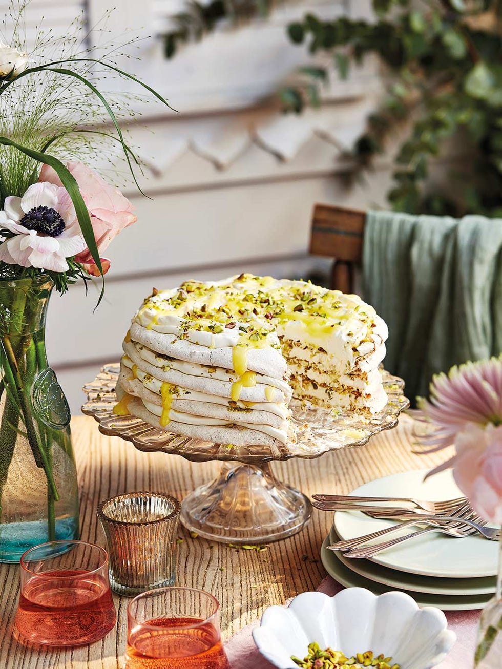 Food, Cake, Torte, Dish, Dessert, Cuisine, Buttercream, Cake decorating, Sugar cake, Baked goods, 