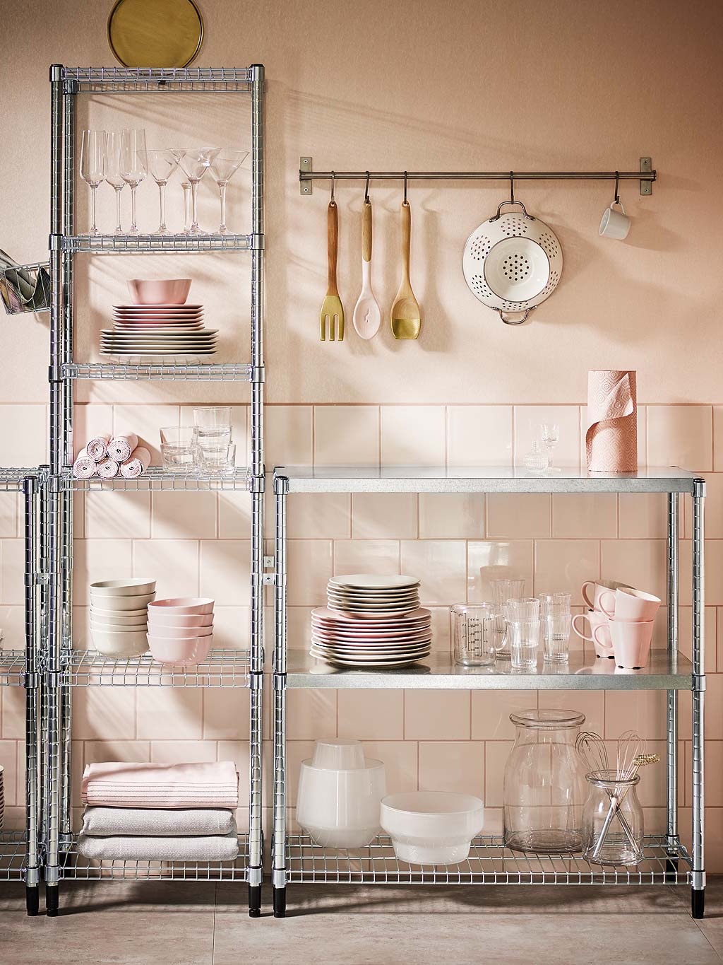 estanterías metálicas de cocina