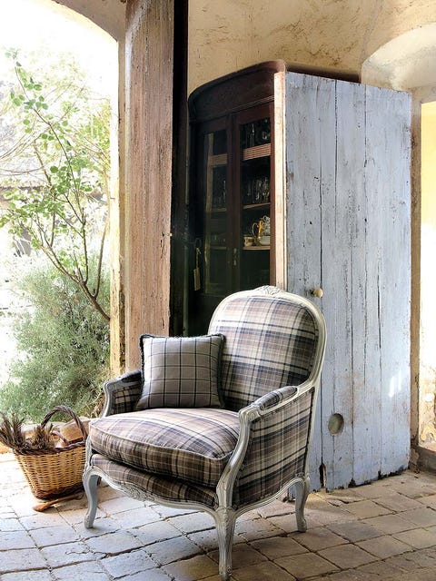 Wood, Wall, Hardwood, Door, Home door, Wicker, Armrest, Flowerpot, Building material, Outdoor furniture, 