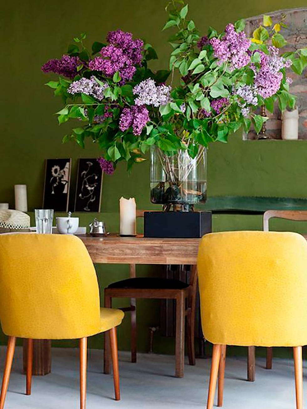 Lilac, Green, Purple, Room, Table, Yellow, Flower, Violet, Furniture, Interior design, 
