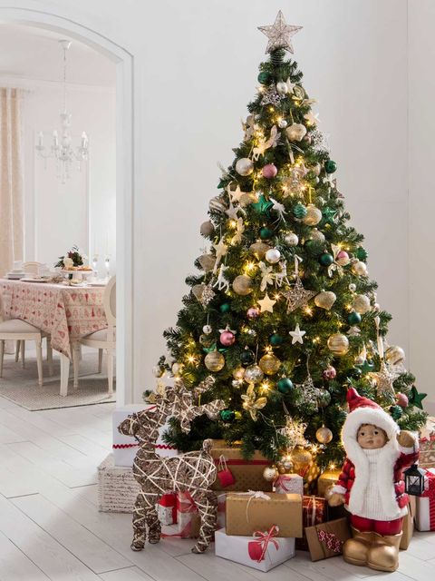 Christmas tree, Christmas decoration, Christmas, Christmas ornament, Tree, Room, Home, Tradition, Christmas eve, Spruce, 