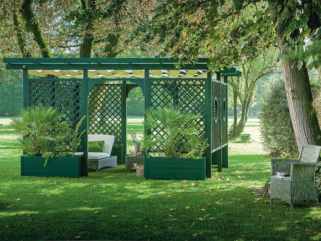 Cenador: pérgola con toldo y celosía lateral