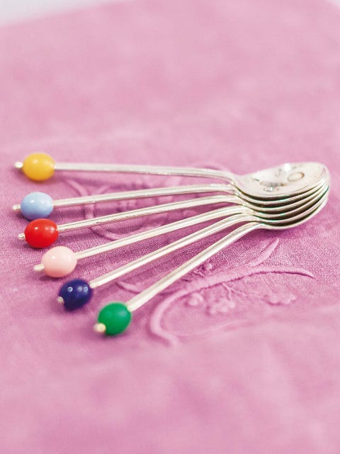 Pink, Cutlery, Magenta, Colorfulness, Kitchen utensil, Dishware, Natural material, Silver, Craft, Household silver, 