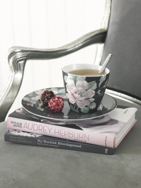 Coffee cup, Serveware, Cup, Dishware, Drinkware, Teacup, Tableware, Porcelain, Drink, Ingredient, 