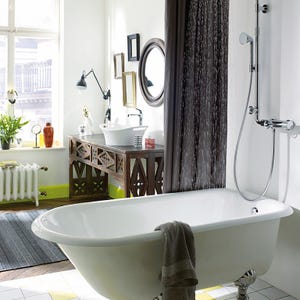Bathroom, Bathtub, Room, Property, Interior design, Plumbing fixture, Product, Tap, Bathroom accessory, Floor, 