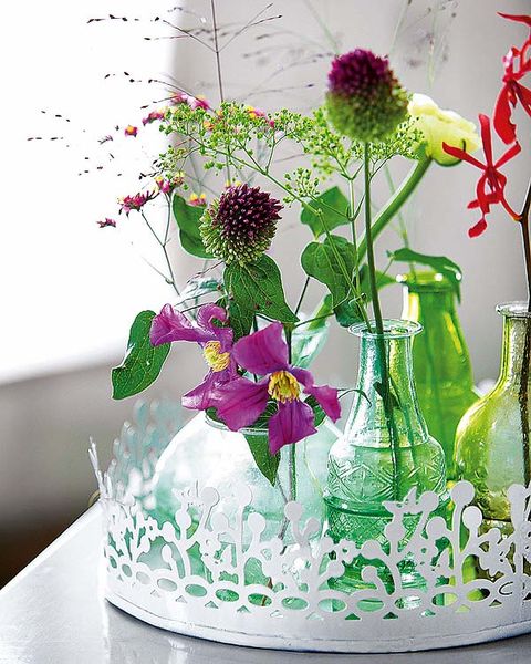 Flower, Petal, Serveware, Glass, Floristry, Artifact, Flower Arranging, Interior design, Vase, Cut flowers, 
