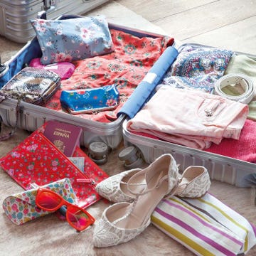 Textile, Pink, Linens, Home accessories, Baggage, Pattern, Shoulder bag, Stitch, 