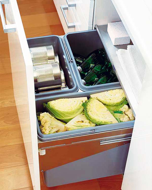 Major appliance, Refrigerator, Food, Room, Drawer, Vegetable, Home appliance, Meal, Lunch, Plant, 