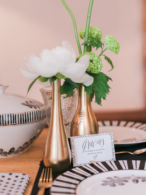 Dishware, Flower, Airplane, Petal, Centrepiece, Bouquet, Bottle, Cut flowers, Vase, Airliner, 