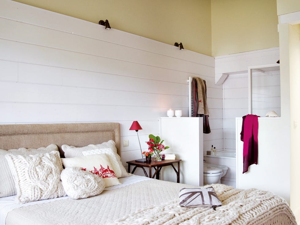 Room, Interior design, Bed, Property, Wall, Textile, Linens, Bedding, Bedroom, Furniture, 
