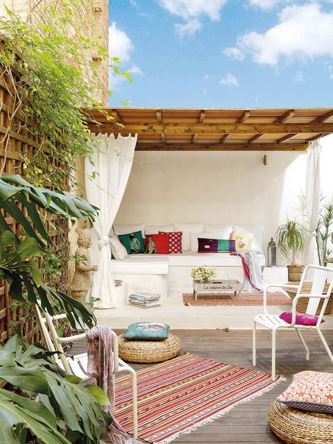 Interior design, Home, Backyard, Coffee table, Garden, Flowerpot, Houseplant, Courtyard, Patio, Yard, 