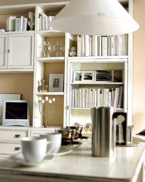 Serveware, Dishware, White, Room, Shelving, Shelf, Interior design, Tableware, Display device, Drinkware, Serveware, Dishware, White, Room, Shelving, Shelf, Interior design, Tableware, Display device, Drinkware,