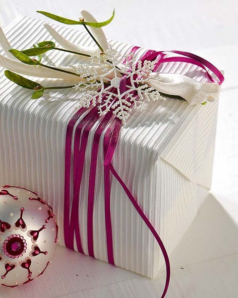 Ribbon, Party supply, Pink, Gift wrapping, Present, Purple, Party favor, Natural material, Home accessories, Embellishment, 