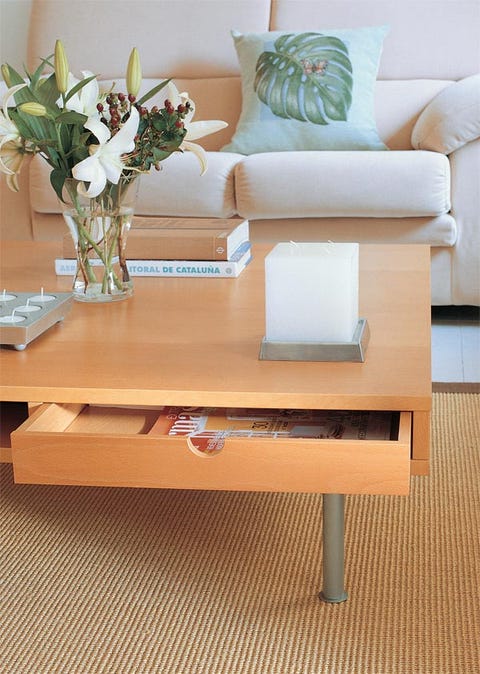 Room, Furniture, Table, Interior design, Centrepiece, Interior design, Bouquet, Pillow, Throw pillow, Vase, 