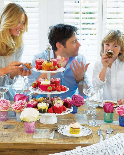Food, Sweetness, Table, Cuisine, Tablecloth, Dessert, Tableware, Dish, Baked goods, Cake, 