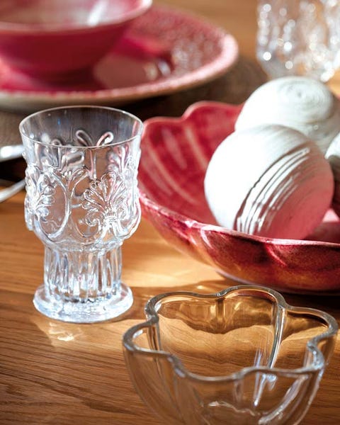 Serveware, Dishware, Drinkware, Glass, Tableware, Barware, Porcelain, Ceramic, Kitchen utensil, Garlic, 