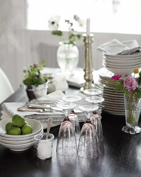 Serveware, Dishware, Petal, Flower, Tableware, Glass, Centrepiece, Flower Arranging, Interior design, Cut flowers, 