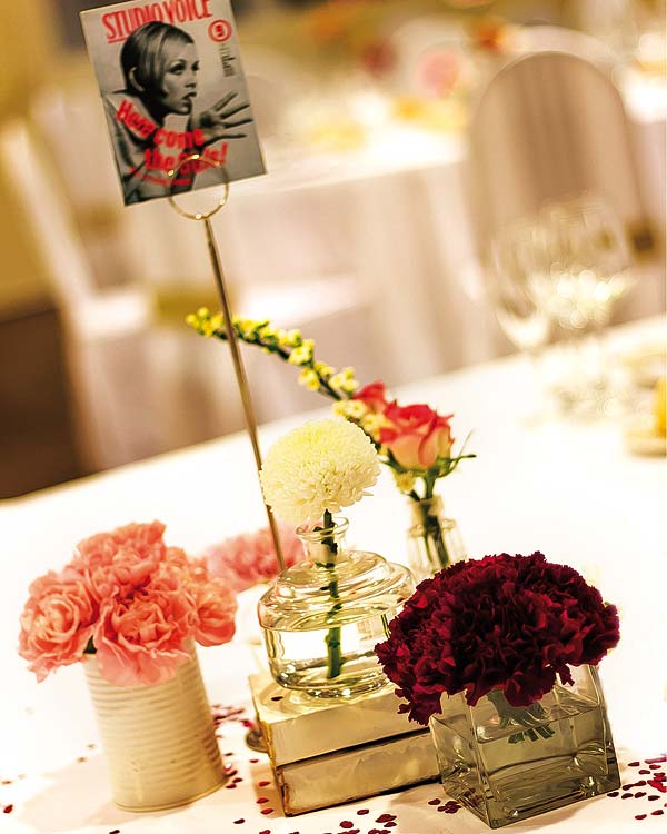 Petal, Flower, Bouquet, Cut flowers, Floristry, Centrepiece, Flower Arranging, Flowering plant, Floral design, Artificial flower, 