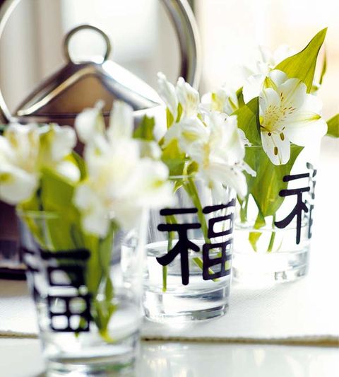 Petal, Flower, White, Glass, Bouquet, Flowering plant, Cut flowers, Drinkware, Vase, Floristry, 