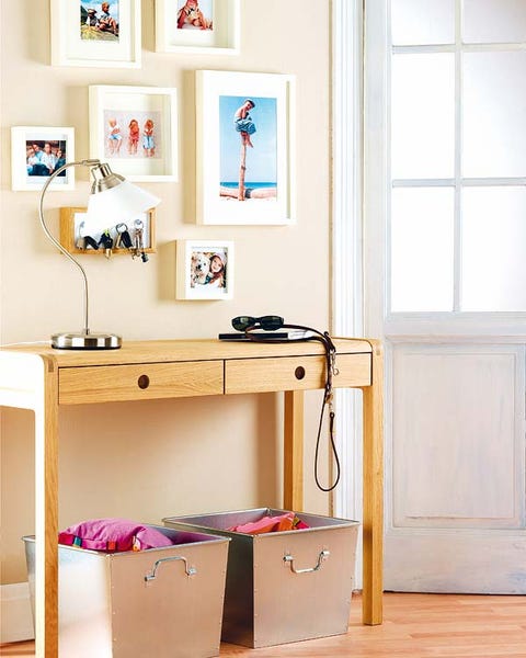 Room, Wall, Interior design, Picture frame, Plywood, Paint, Wood stain, Wood flooring, Laminate flooring, Daylighting, 