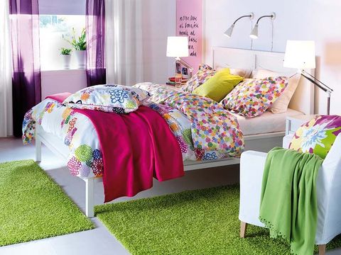 Room, Interior design, Green, Bed, Purple, Textile, Bedroom, Linens, Bedding, Bed sheet, 