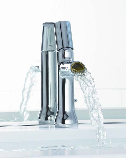 Fluid, Liquid, Plumbing fixture, Glass, Tap, Sink, Bathtub accessory, Plumbing fitting, Silver, Transparent material, 