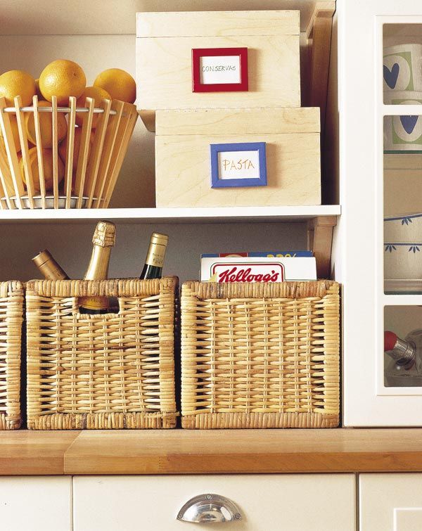 Cuatro ideas para organizar y decorar con una simple cesta