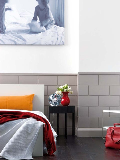 Room, Flowerpot, Flooring, Wall, Interior design, Floor, Interior design, Linens, Picture frame, Baggage, 