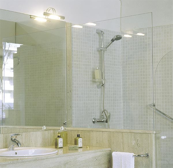 Plumbing fixture, Property, Wall, Bathroom sink, Room, Tile, Tap, Glass, Fluid, Sink, 