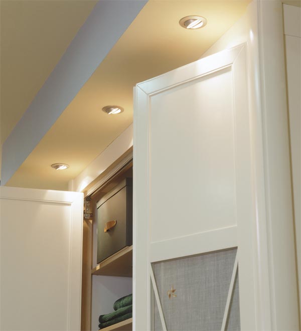Property, Room, Wall, Ceiling, Fixture, Molding, House, Material property, Paint, Plywood, 