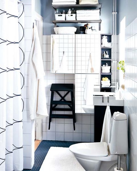 baño moderno de ikea en blanco y negro
