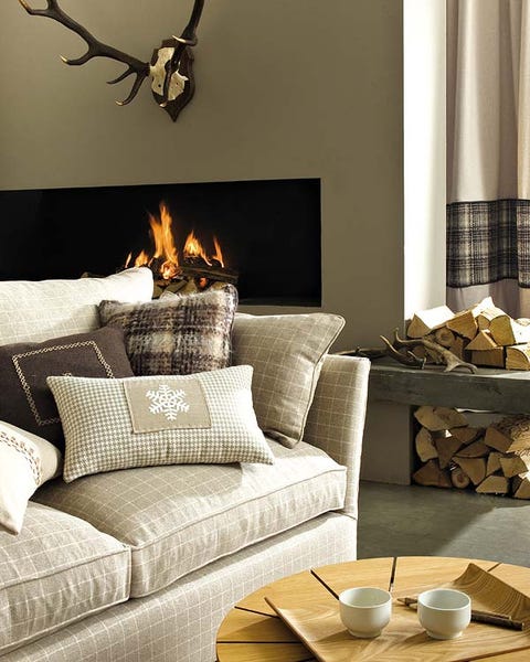 Room, Brown, Interior design, Serveware, Wood, Living room, Dishware, Home, Furniture, Wall, 