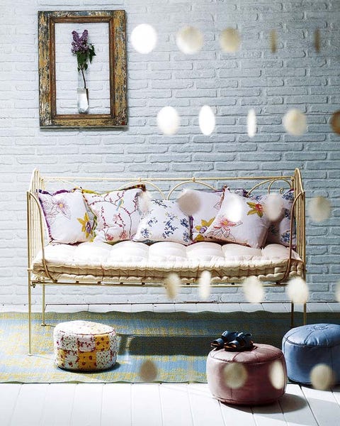 Room, Interior design, Wall, Living room, Interior design, Serveware, Lavender, Home, Couch, Throw pillow, 