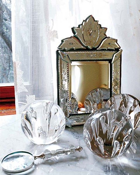 Serveware, Glass, Dishware, Still life photography, Transparent material, Home accessories, Silver, Mirror, Cutlery, Natural material, 