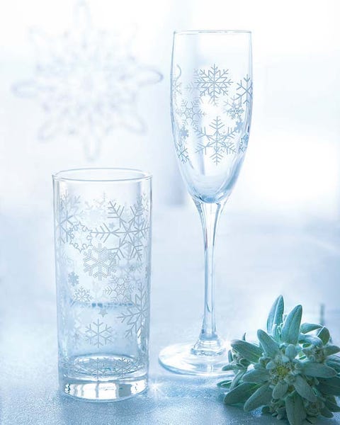 Drinkware, Blue, Glass, Barware, Stemware, Liquid, Tableware, Transparent material, Champagne stemware, Serveware, 