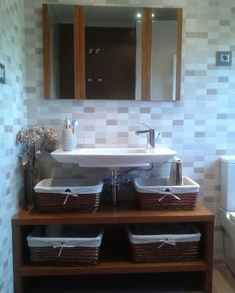 Wood, Room, Bathroom sink, Property, Architecture, Interior design, Plumbing fixture, Wall, Tap, Sink, 