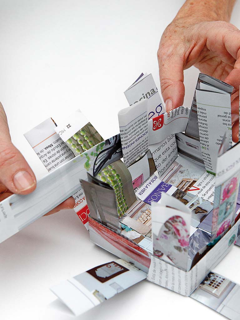 Finger, Nail, Paper product, Thumb, Paper, Material property, Document, Stationery, 