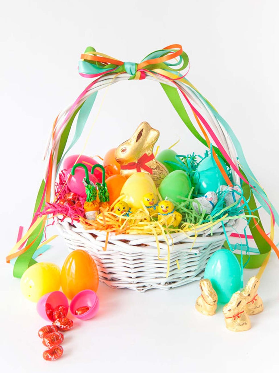 Hamper, Gift basket, Basket, Mishloach manot, Easter, Food, Present, Easter egg, Ceremony, 