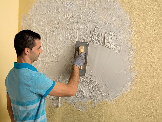 Cómo reparar el gotelé en una pared