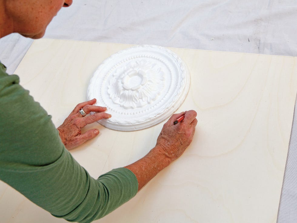 Human, Finger, Wrist, Nail, Plate, Circle, Gesture, Kitchen utensil, Linens, Platter, 