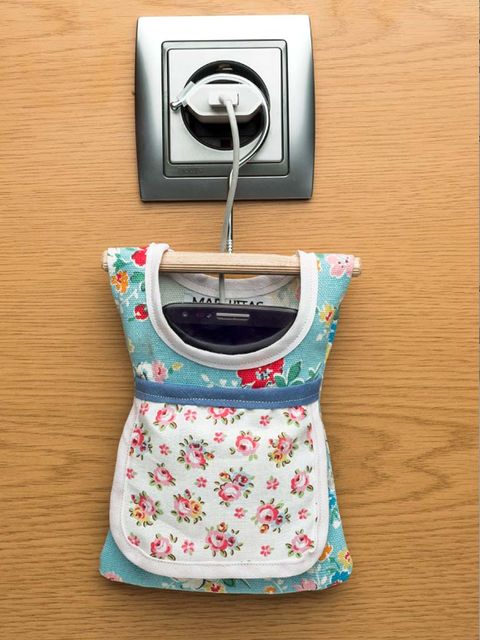 Product, Electronic device, Baby & toddler clothing, Hardwood, Pattern, Technology, Wood stain, Gadget, One-piece garment, Design, 