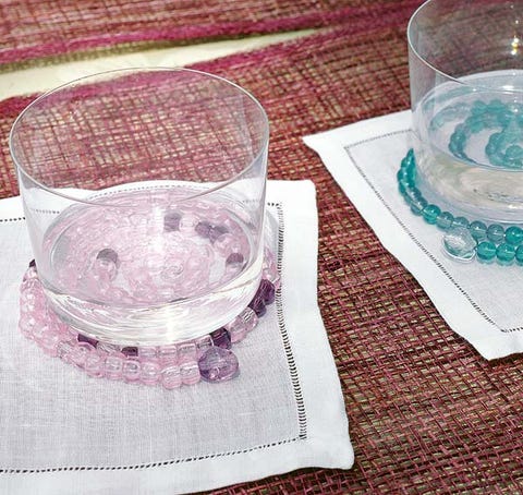Serveware, Dishware, Drinkware, Glass, Tableware, Tablecloth, Linens, Home accessories, Circle, Placemat, 