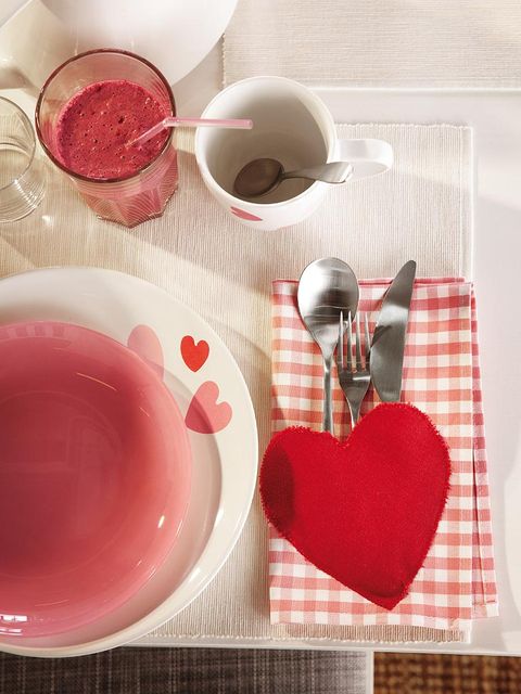 Dishware, Serveware, Red, Pink, Tableware, Pattern, Carmine, Kitchen utensil, Heart, Magenta, 