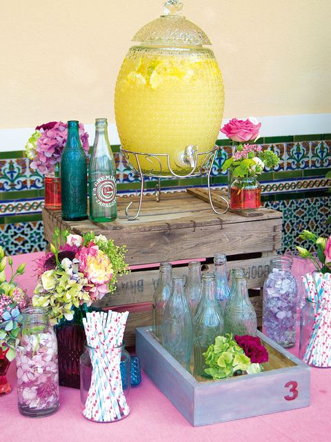 Bottle, Pink, Interior design, Drinkware, Glass bottle, Artifact, Vase, Bouquet, Home accessories, Lavender, 