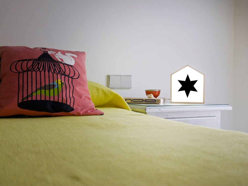 lámpara de mesa con forma de casita diy